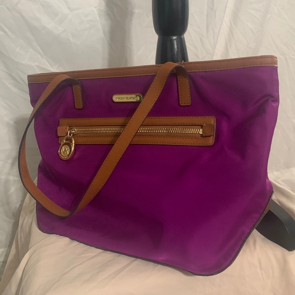 Michael Kors Handbags - Micheal Kors Purse